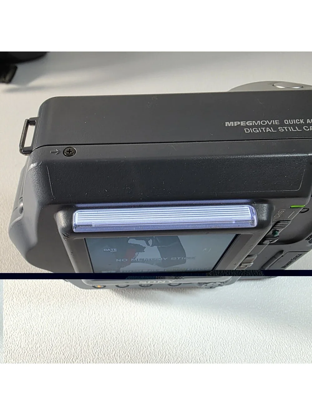 Sony Mavica MVC-FD100 1.2MP Digital Camera Silver and Bag DOESNT COME W/ CHARGER